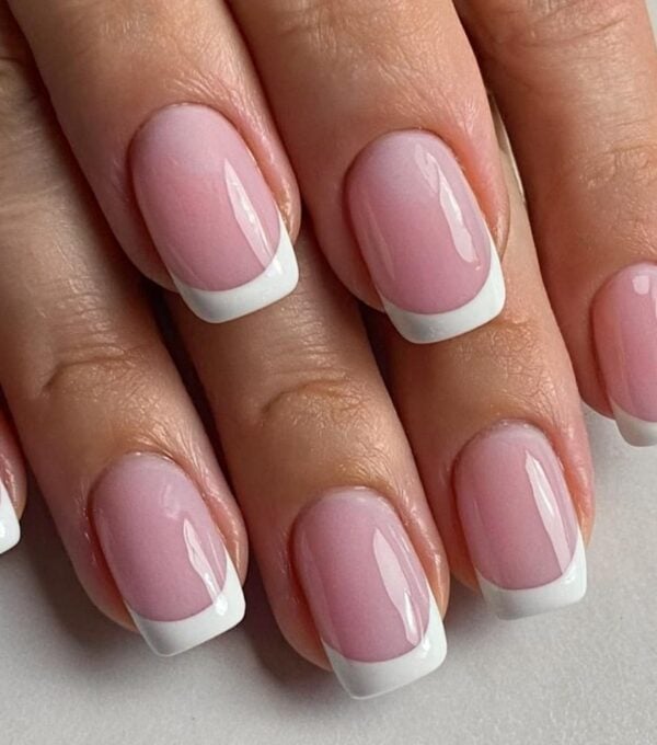 nail-salon-manicure-french-tip-in-glendale