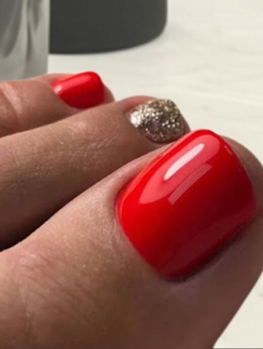 nail-polish-pedicure-in-glendale-red-sparkly
